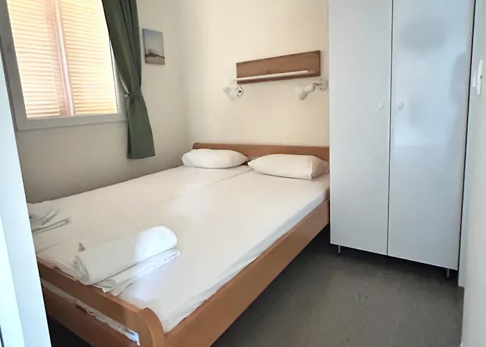 Holiday home Cremona Mobile Yellow Turanj